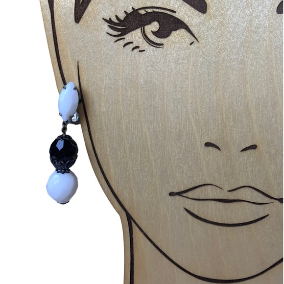 Vintage LEVI SEGAL California 1950’s Era Glass Clip On Earrings Women’s Jewelry - Picture 2 of 7